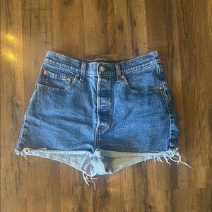 Levi’s Ribcage HW Shorts